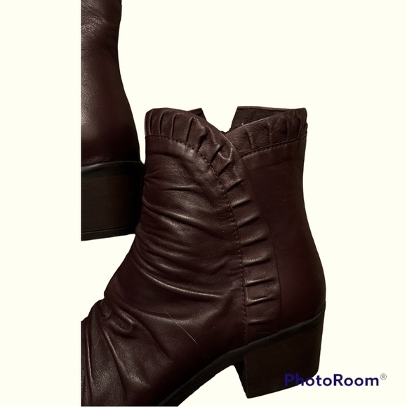 NWOT Italian leather burgundy ankle boot - Picture 4 of 4
